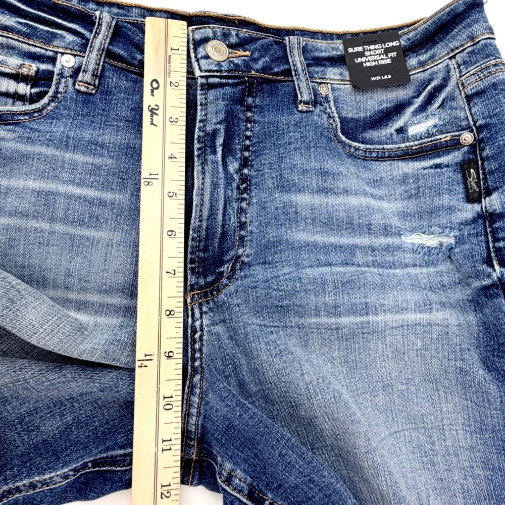 Silver Jeans Co Sure Thing Long Short Womens 31 Indigo NWT High Rise Distressed